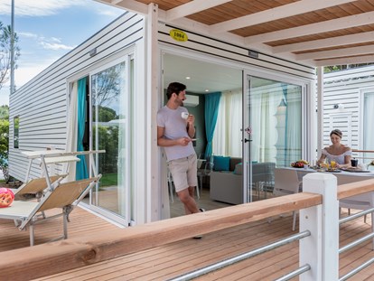 Luxuscamping - die veranda des Venice Platinum - Mobilheim Venice Platinum auf Camping Ca' Pasquali Village