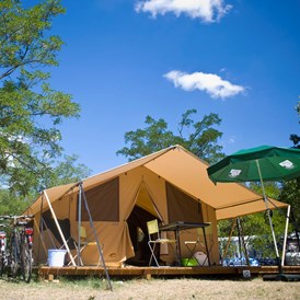 Glamping: Zelt Toile & Bois Classic IV - Aussenansicht - Camping Indigo Paris