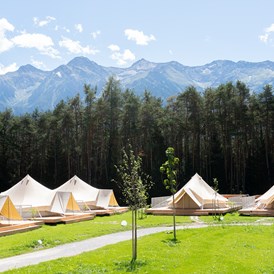 Glamping: Herrliche Lage am Waldrand mit Panoramablick auf die Bergwelt - Camping Gerhardhof