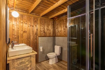Glamping: Safarizelte - Bad mit Dusche und WC - Campingplatz am Treidlerweg