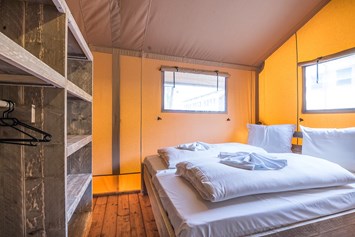 Glamping: Safarizelte - Schlafzimmer - Campingplatz am Treidlerweg