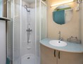 Glamping: Badezimmer im ein Residence Chalet - Camping de la Sarvaz