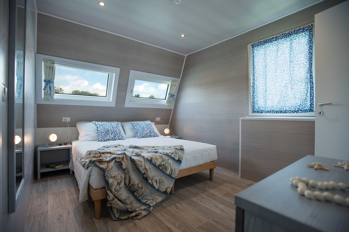 Glamping: Schlafzimmer mit Doppelbett - Marina Azzurra Resort