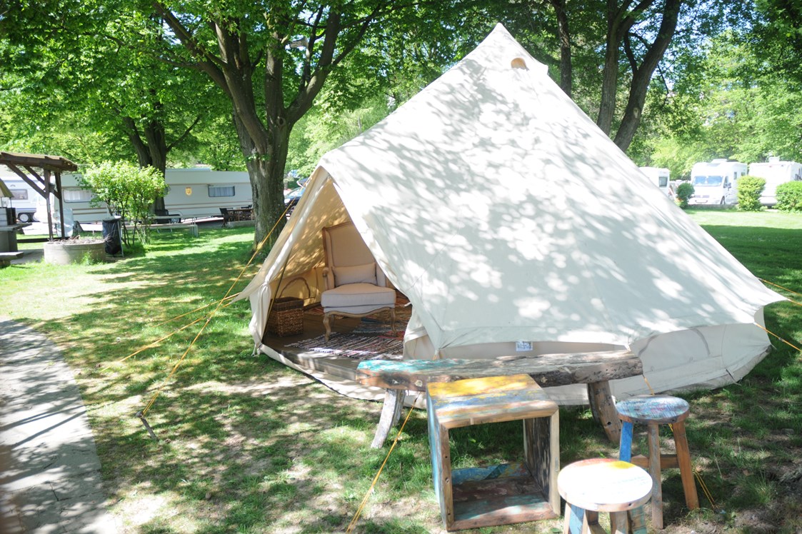 Glamping: Glamping im Safari-Zelt mitten im Park und direkt am See - Camping Zürich