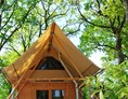 Glampingunterkunft: Cahutte mit Gartenmoebeln - Cahutte für naturnahe Ferien auf Camping Huttopia Rambouillet