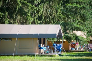 Glampingunterkunft: Zelt Toile & Bois Sweet für 5 Pers. auf Camping Huttopia Divonne