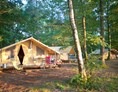 Glampingunterkunft: Zelt Toile & Bois Cosy - Aussenansicht - Zelt Toile & Bois Cosy mit Holzofen für 5 Pers. auf Camping Huttopia Les Chateaux