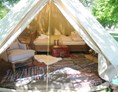 Glampingunterkunft: Willkommen: Die Safari-Zelte bieten alles vom Bett bis zur Frottee-Wäsche und Champagner - Safari-Zelt auf Camping Zürich