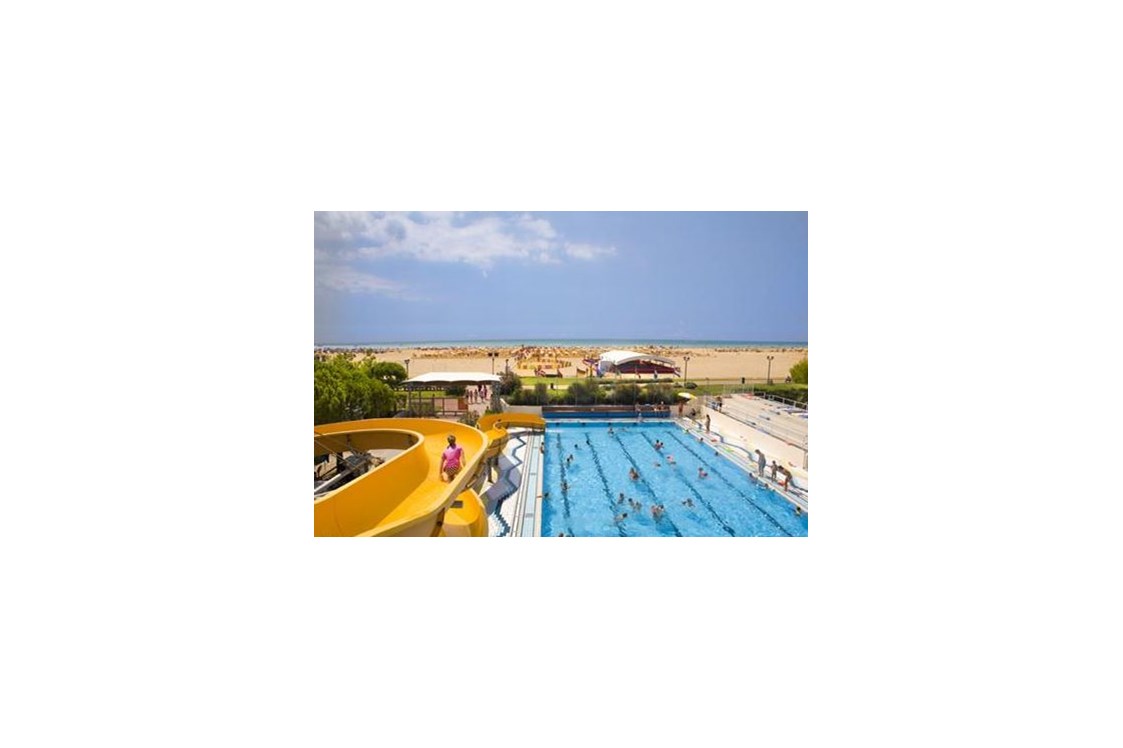 Glampingunterkunft: Pool mit Wasserrutsche - Maxi-Caravan am Villaggio Turistico Internazionale