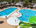 Glampingunterkunft: Panorama des Schwimmbades - Residence Aurora auf Camping Vela Blu