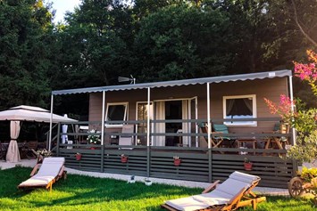 Glampingunterkunft: Mobilheim Luxury mit Liegewiese auf Camping Montorfano  - Mobile homes