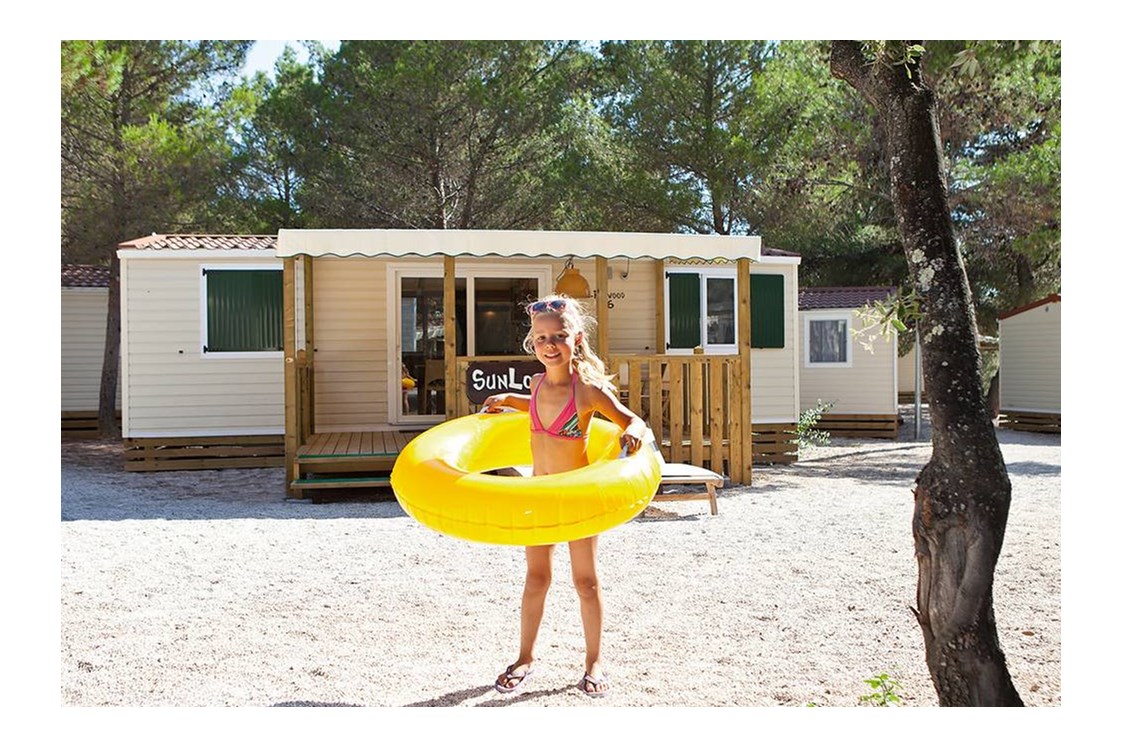 Glampingunterkunft: Mobilheim von Suncamp - SunLodge Redwood von Suncamp auf Solaris Camping Beach Resort