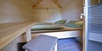 Luxuscamping - Art der Unterkunft: spezielle Unterkunft - Innenansicht, Baumhäuser in ca. 1m Höhe mit Doppelbett - Schwarzwälder Hof Baumhütten / Schwarzwälder Hof