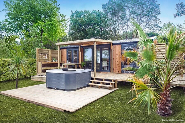 Luxus Camping mit eigenem Pool