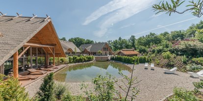 Luxuscamping - Kochmöglichkeit - Emsland, Mittelweser ... - Saunagarten im Alfen Saunaland - Alfsee Ferien- und Erlebnispark Kleines Germanenhaus für 4 Personen am Alfsee Ferienpark