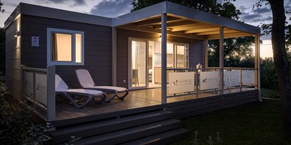 Luxuscamping - Terrasse - Istrien - Camping Resort Lanterna - Meinmobilheim Prestige Family auf dem Lanterna Premium Camping Resort
