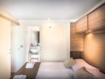 Luxuscamping - Kühlschrank - Funtana - Istra Premium Camping Resort - Meinmobilheim Orlandin Premium auf dem Istra Premium Camping Resort