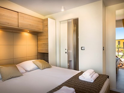 Luxuscamping - Preisniveau: exklusiv - Poreč - Istra Premium Camping Resort - Meinmobilheim Bella Vista Premium Family auf dem Istra Premium Camping Resort 