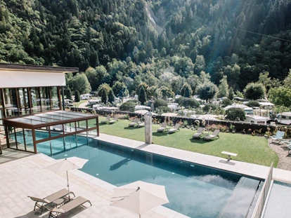 Luxury camping - getrennte Schlafbereiche - Südtirol - Meran - In- und Outdoorpool mit Liegewiese - Camping Passeier Camping Passeier
