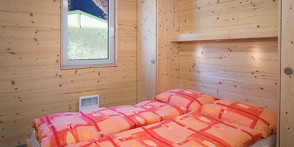 Luxuscamping - Bad und WC getrennt - Schweiz - Doppelzimmer - Camping de la Sarvaz Chalets Alpin am Camping de la Sarvaz