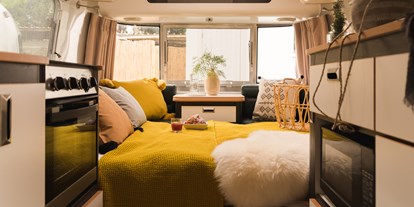 Luxuscamping - Art der Unterkunft: Lodgezelt - Napoli - Airstream für 2 Personen - das Zimmer - Procida Camp & Resort - GOOUTSIDE Procida Camp & Resort - La Caravella