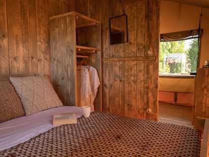 Luxury camping - Dusche - Napoli - Procida Camp & Resort - GOOUTSIDE Procida Camp & Resort - La Caravella