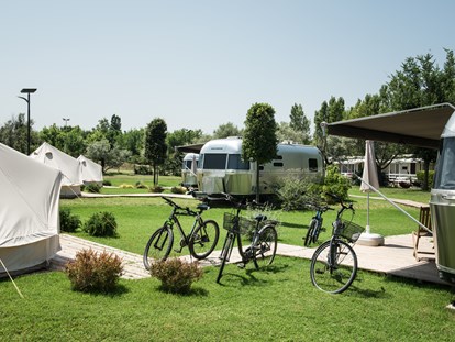 Luxury camping - Terrasse - Veneto - Camping Ca' Savio Airstreams auf Camping Ca' Savio