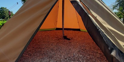 Luxuscamping - Region Schwaben - Hier gehts rein ins Tipi. - Camping Park Gohren Tipis Camping Park Gohren