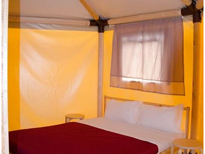 Luxury camping - getrennte Schlafbereiche - Glamping-Zelte: Schlafzimmer mit Doppelbett - Camping Rialto Glampingzelte auf Camping Rialto