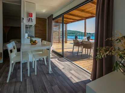Luxuscamping - WC - Zadar - Šibenik - Olivia Green Camping - Meinmobilheim Deluxe Camping Villa Seaview auf dem Olivia Green Camping