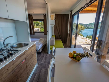 Luxury camping - Dusche - Adria - Olivia Green Camping - Meinmobilheim Luxury Couple Camping Suite Seaview auf dem Olivia Green Camping
