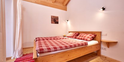 Luxuscamping - Kühlschrank - PLZ 82491 (Deutschland) - Schlafzimmer - Camping Resort Zugspitze Berghütten Premium im Camping Resort Zugspitze