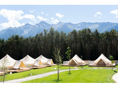 Luxury camping - Preisniveau: gehoben - Tiroler Oberland - Herrliche Lage am Waldrand mit Panoramablick auf die Bergwelt - Camping Gerhardhof Sonnenplateau Camping Gerhardhof