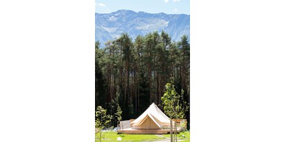 Luxuscamping - Terrasse - Zugspitze - Glampingzelt mit privater Holzterrasse in idyllischer Lage - Camping Gerhardhof Sonnenplateau Camping Gerhardhof