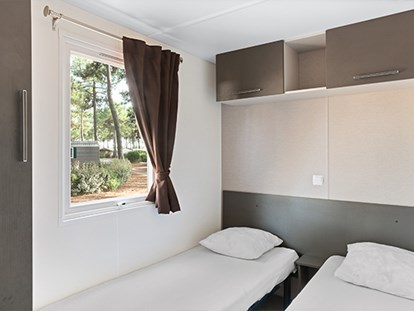 Luxuscamping - Languedoc-Roussillon - Camping Le Neptune - Vacanceselect Mobilheim Moda 6 Personen 3 Zimmer Klimaanlage 2 Badezimmer von Vacanceselect auf Camping Le Neptune