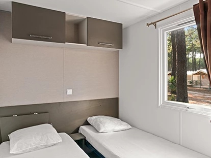 Luxury camping - getrennte Schlafbereiche - Mittelmeer - Camping Le Neptune - Vacanceselect Mobilheim Moda 6 Personen 3 Zimmer Klimaanlage 2 Badezimmer von Vacanceselect auf Camping Le Neptune