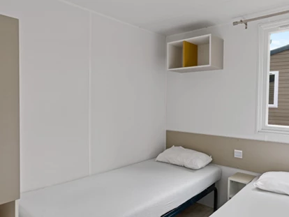 Luxuscamping - Kühlschrank - Frankreich - Camping Le Neptune - Vacanceselect Mobilheim Premium 6 Personen 3 Zimmer von Vacanceselect auf Camping Le Neptune