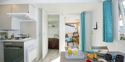 Luxuscamping - Preisniveau: exklusiv - Camping Les Vignes - Vacanceselect Mobilheim Premium 4 Personen 2 Zimmer von Vacanceselect auf Camping Les Vignes