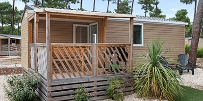 Luxury camping - Gartenmöbel - Camping Les Vignes - Vacanceselect Mobilheim Premium 4/5 Personen 2 Zimmer von Vacanceselect auf Camping Les Vignes