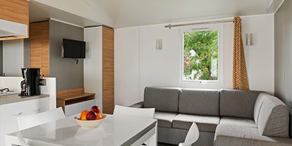Luxuscamping - Preisniveau: exklusiv - Camping Les Vignes - Vacanceselect Mobilheim Moda 6 Personen 3 Zimmer 2 Badezimmer von Vacanceselect auf Camping Les Vignes