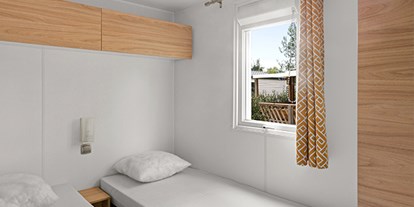 Luxuscamping - Klimaanlage - Camping Les Vignes - Vacanceselect Mobilheim Moda 6 Personen 3 Zimmer 2 Badezimmer von Vacanceselect auf Camping Les Vignes