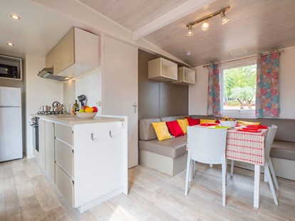 Luxury camping - Kochmöglichkeit - Montpellier - Camping Le Palavas - Vacanceselect Mobilheim Moda 6 Personen 3 Zimmer Klimaanlage von Vacanceselect auf Camping Le Palavas