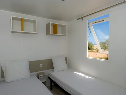 Luxuscamping - Kühlschrank - Frankreich - Camping Le Palavas - Vacanceselect Mobilheim Moda 6 Personen 3 Zimmer Klimaanlage von Vacanceselect auf Camping Le Palavas