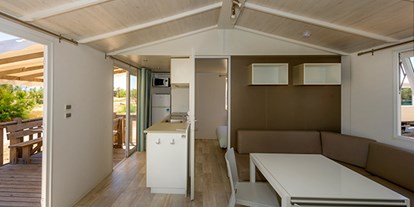 Luxuscamping - Preisniveau: exklusiv - Hérault - Camping Le Palavas - Vacanceselect Mobilheim Privilege Club 6 Personen 3 Zimmer Whirlpool von Vacanceselect auf Camping Le Palavas