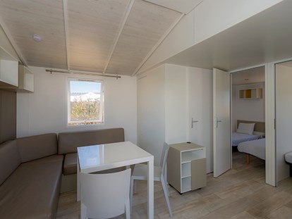 Luxuscamping - Kochmöglichkeit - Languedoc-Roussillon - Camping Le Palavas - Vacanceselect Mobilheim Privilege Club 6 Personen 3 Zimmer Whirlpool von Vacanceselect auf Camping Le Palavas