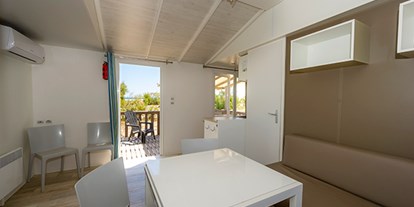 Luxuscamping - Preisniveau: exklusiv - Hérault - Camping Le Palavas - Vacanceselect Mobilheim Privilege Club 6 Personen 3 Zimmer Whirlpool von Vacanceselect auf Camping Le Palavas