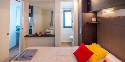 Luxuscamping - Preisniveau: exklusiv - Camping La Marine - Vacanceselect Mobilheim Moda 6 Personen 3 Zimmer 2 Badezimmer von Vacanceselect auf Camping La Marine