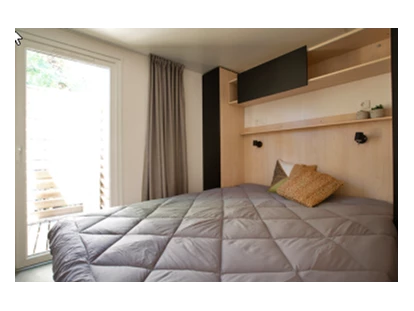Luxuscamping - getrennte Schlafbereiche - Camping Verdon Parc - Vacanceselect Mobilheim Privilege Club 6 Pers 3 Zimmer Tropische Dusche von Vacanceselect auf Camping Verdon Parc
