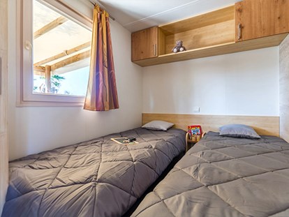 Luxury camping - Preisniveau: exklusiv - Pyrénées-Orientales - Camping Les Dunes - Vacanceselect Mobilheim Privilege Club 6 Personen 3 Zimmer Whirlpool von Vacanceselect auf Camping Les Dunes