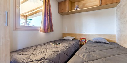 Luxuscamping - Preisniveau: exklusiv - Pyrénées-Orientales - Camping Les Dunes - Vacanceselect Mobilheim Privilege Club 6 Personen 3 Zimmer Whirlpool von Vacanceselect auf Camping Les Dunes